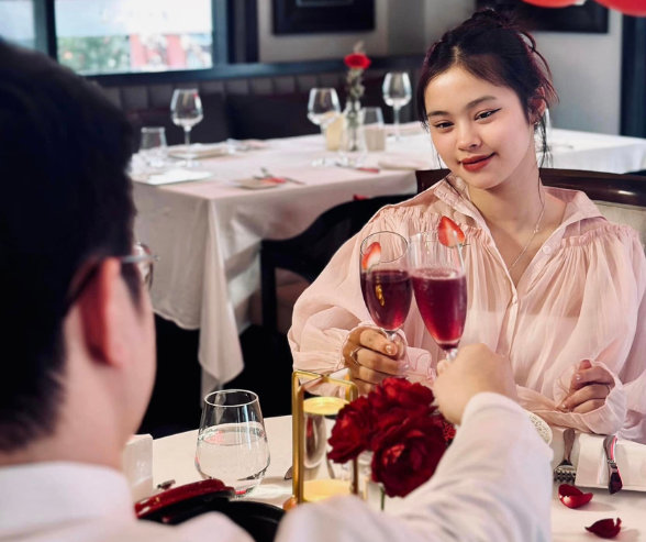 Hẹn hò lãng mạn tại Le Bistro Rouge - một góc "cực Pháp" trong lòng Almaz Hà Nội
